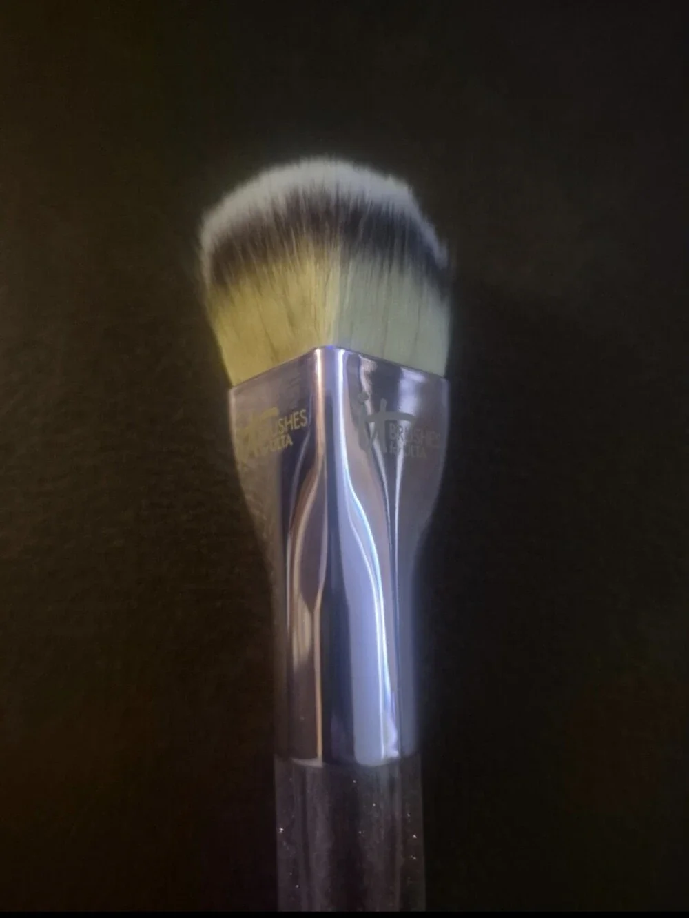 It Cosmetics Purple Glitter Love Is The Foundation Brush Limited-Edition